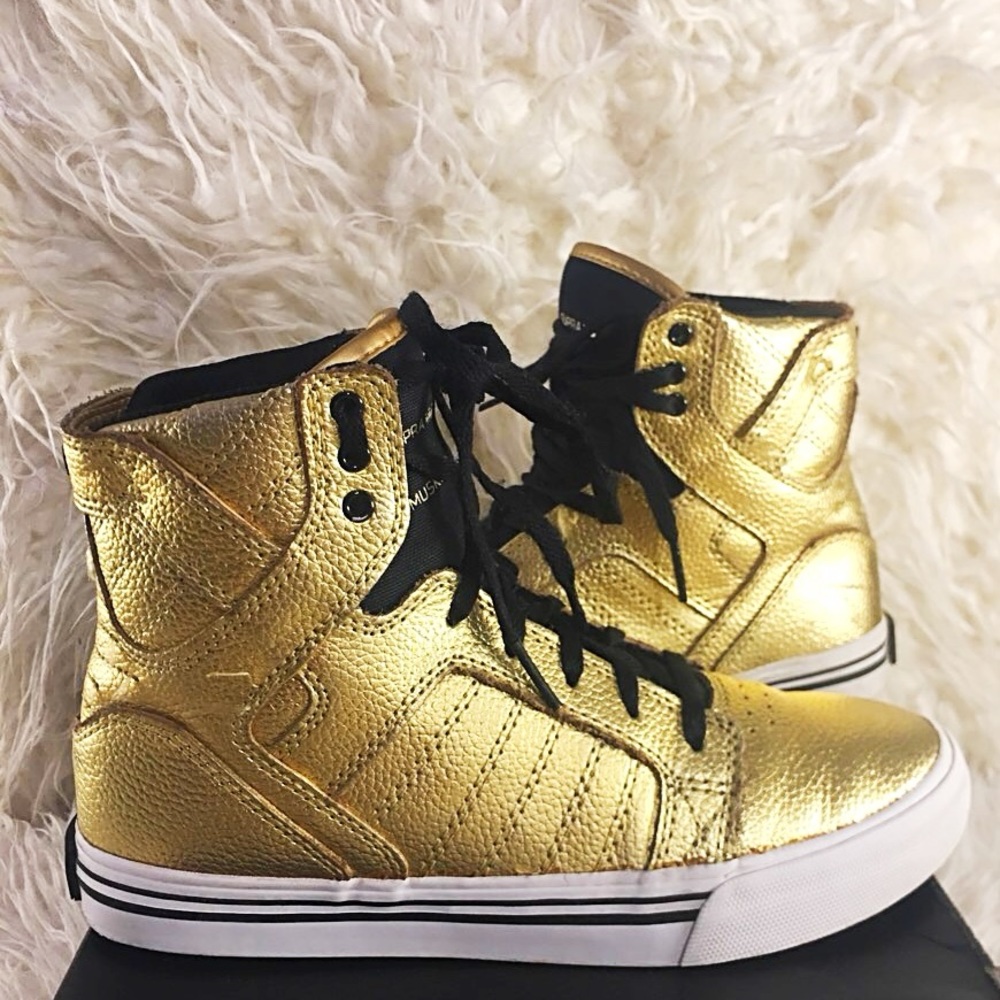 Gold Supra GOLD sneakers! Unisex! Very stylish 💛